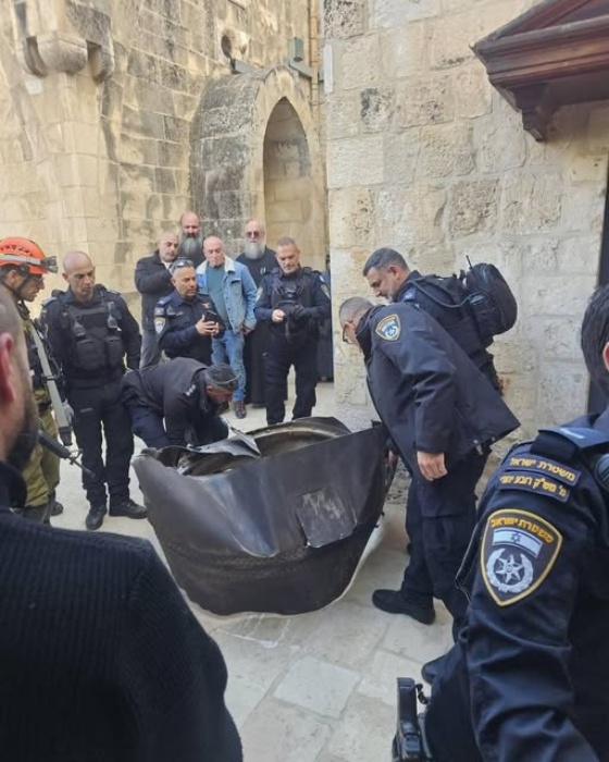 伊朗攻擊以色列,導彈碎片落在耶路撒冷聖墓教堂附近。(Photo by Israel Police)